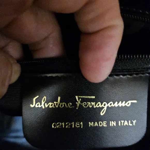 Authentic Salvatore Ferragamo Gancini 2 way bag - Picture 11 of 11